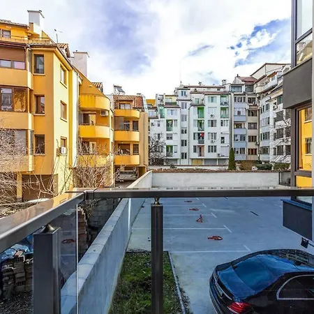 Brand New Modern 1br With Private Parking Included Apartment