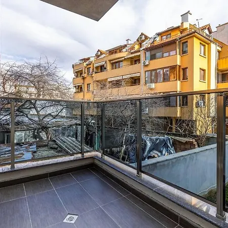 Brand New Modern 1br With Private Parking Included Apartment
