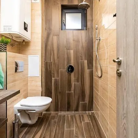 Brand New Modern 1br With Private Parking Included Apartment